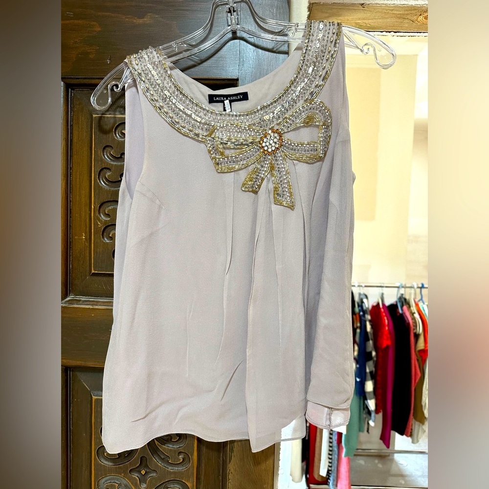 💐Laura Ashley silk bow sequin sleeveless top